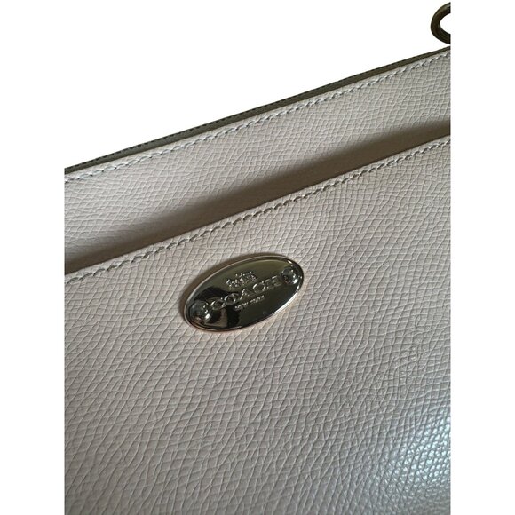 Coach East/West Leather Wristlet in Pale Blush Pink in Excellent Condition! - Picture 3 of 9